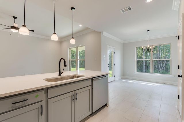 105 Eclipse Lp, Freeport, FL 32439