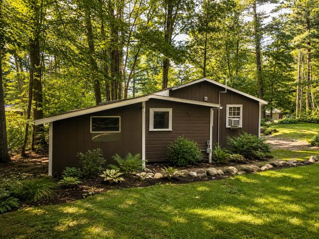 9 Pinecrest Road, Raymond, NH 03077