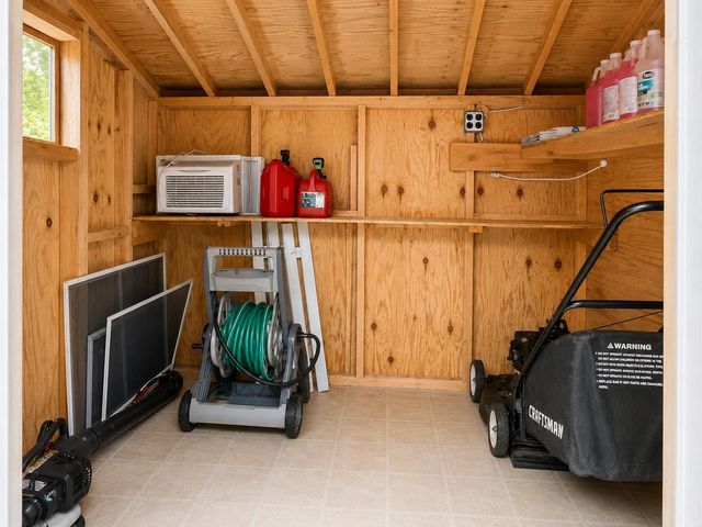 9 Pinecrest Road, Raymond, NH 03077
