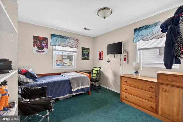 1386 JEFFERSON ST, Hellertown, PA 18055