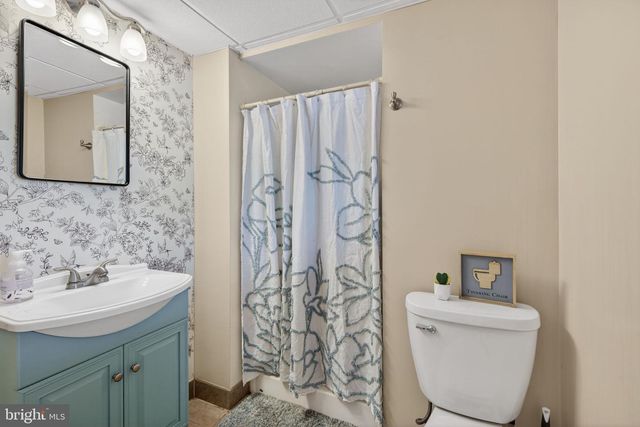 1386 JEFFERSON ST, Hellertown, PA 18055