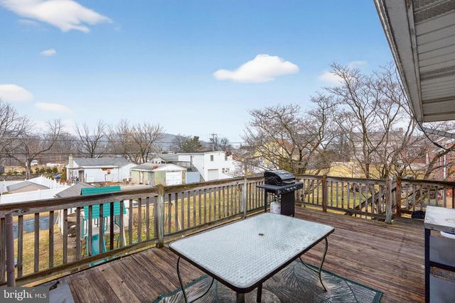 1386 JEFFERSON ST, Hellertown, PA 18055