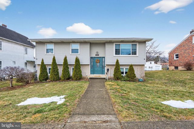 1386 JEFFERSON ST, Hellertown, PA 18055