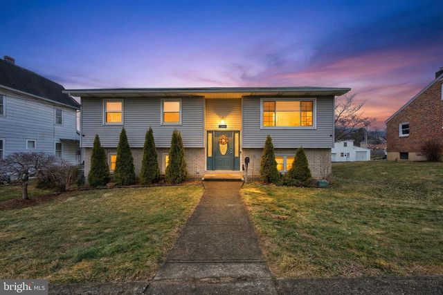 1386 JEFFERSON ST, Hellertown, PA 18055