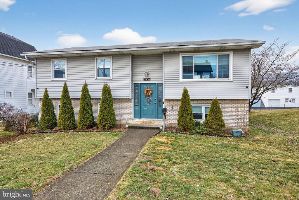 1386 JEFFERSON ST, Hellertown, PA 18055
