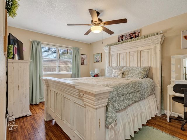 1348 Gifford Road, Angleton, TX 77515