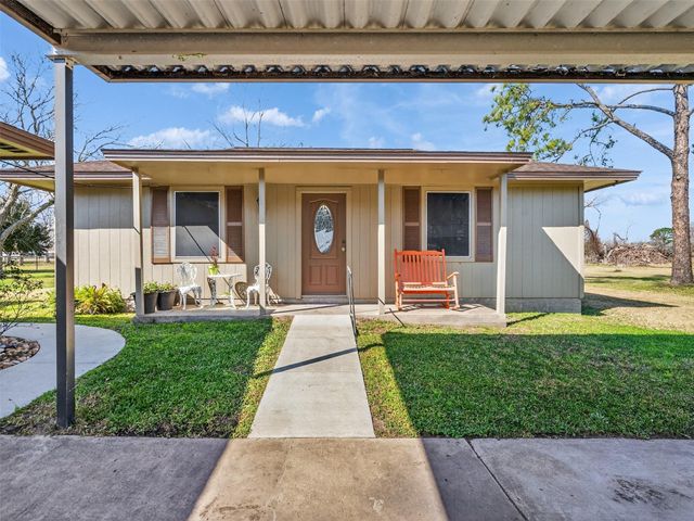 1348 Gifford Road, Angleton, TX 77515