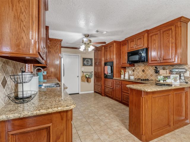 1348 Gifford Road, Angleton, TX 77515