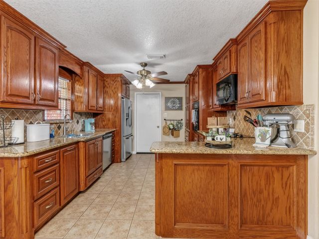 1348 Gifford Road, Angleton, TX 77515