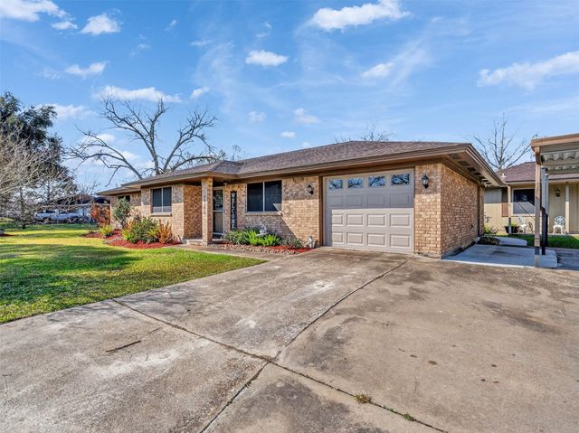 1348 Gifford Road, Angleton, TX 77515