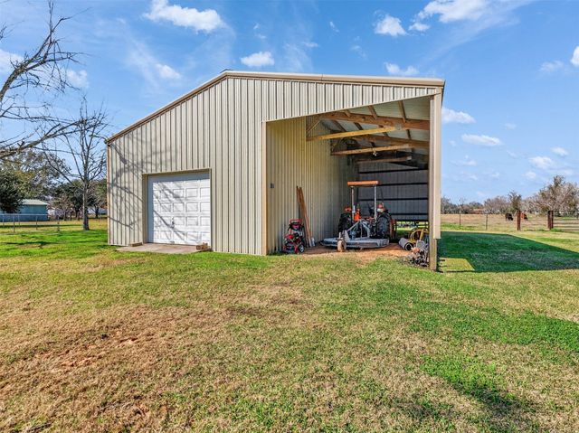 1348 Gifford Road, Angleton, TX 77515