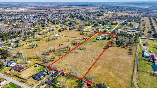 1348 Gifford Road, Angleton, TX 77515