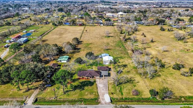 1348 Gifford Road, Angleton, TX 77515