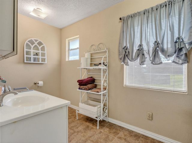 1348 Gifford Road, Angleton, TX 77515