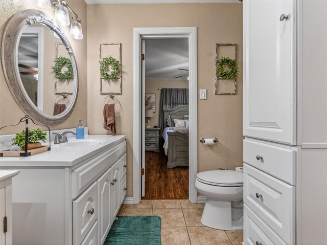 1348 Gifford Road, Angleton, TX 77515