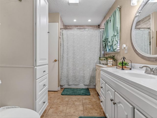 1348 Gifford Road, Angleton, TX 77515