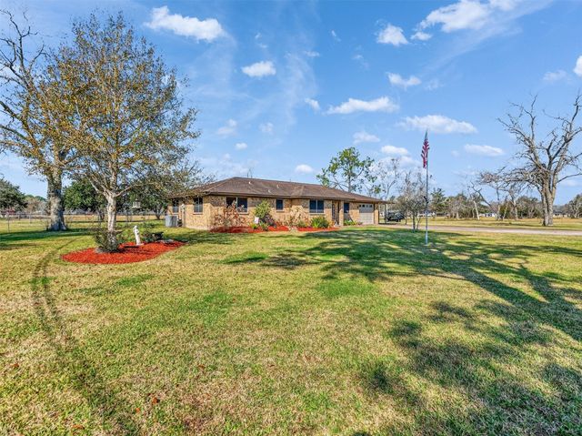 1348 Gifford Road, Angleton, TX 77515