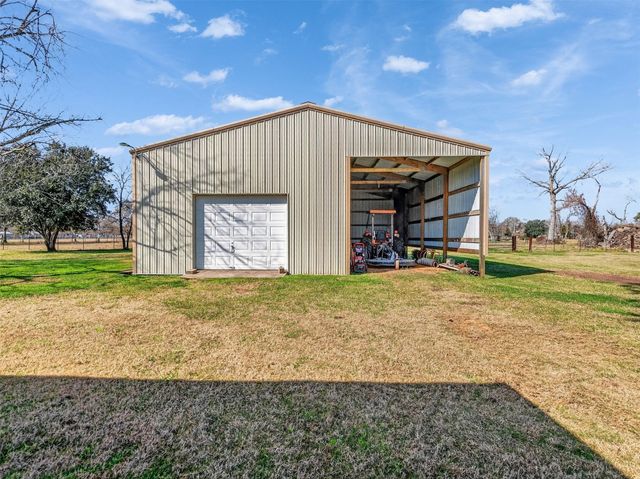 1348 Gifford Road, Angleton, TX 77515