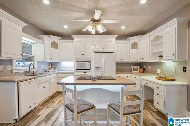 204 HICKORY HILL CIRCLE, Oneonta, AL 35121