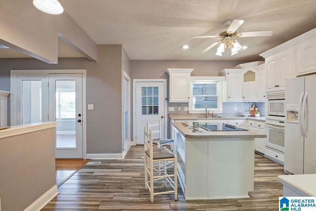 204 HICKORY HILL CIRCLE, Oneonta, AL 35121