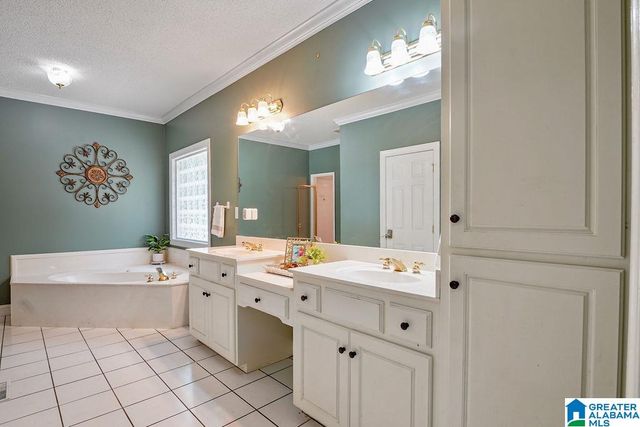 204 HICKORY HILL CIRCLE, Oneonta, AL 35121