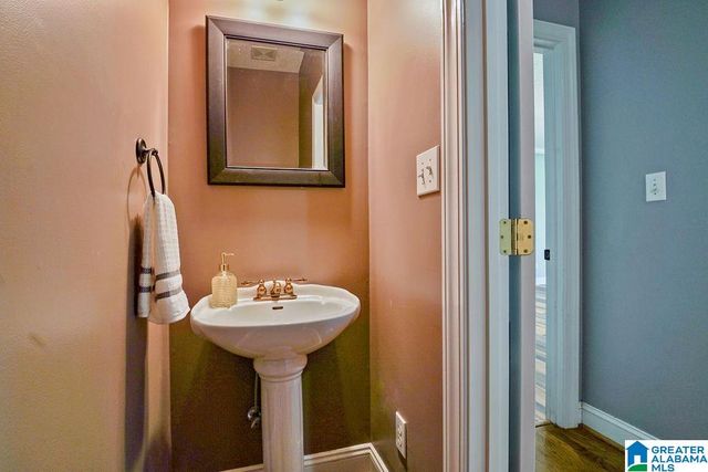 204 HICKORY HILL CIRCLE, Oneonta, AL 35121