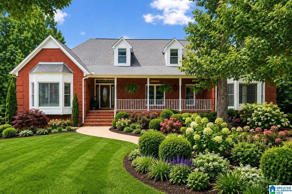 204 HICKORY HILL CIRCLE, Oneonta, AL 35121