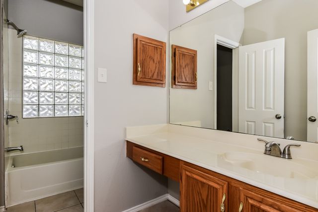 1729 Creek Valley Road, Mesquite, TX 75181