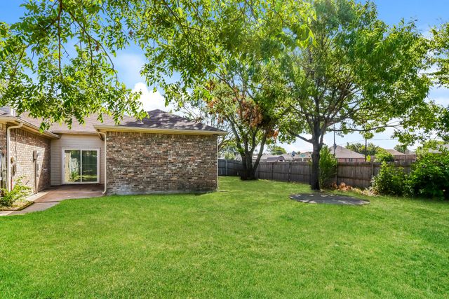 1729 Creek Valley Road, Mesquite, TX 75181