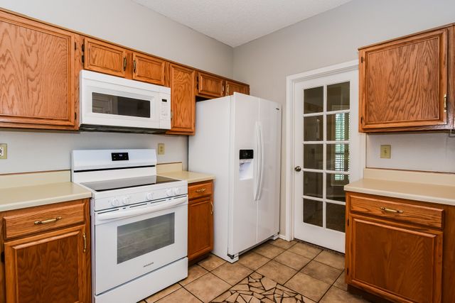 1729 Creek Valley Road, Mesquite, TX 75181