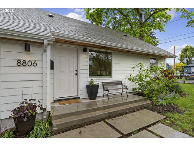 8806 Se TAYLOR St, Portland, OR 97216