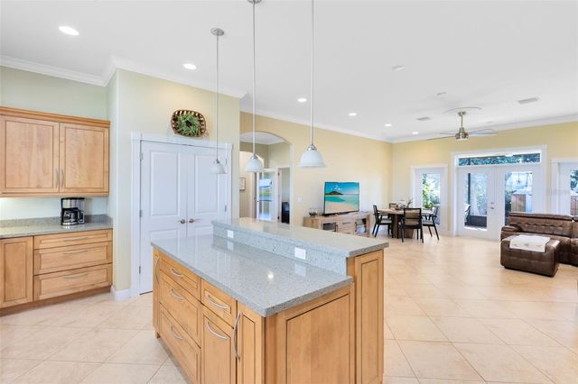 1811 LAKESHORE BOULEVARD, St Cloud, FL 34769