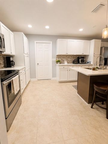 11008 WINGATE DRIVE, Tampa, FL 33624