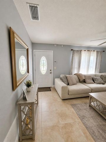 11008 WINGATE DRIVE, Tampa, FL 33624