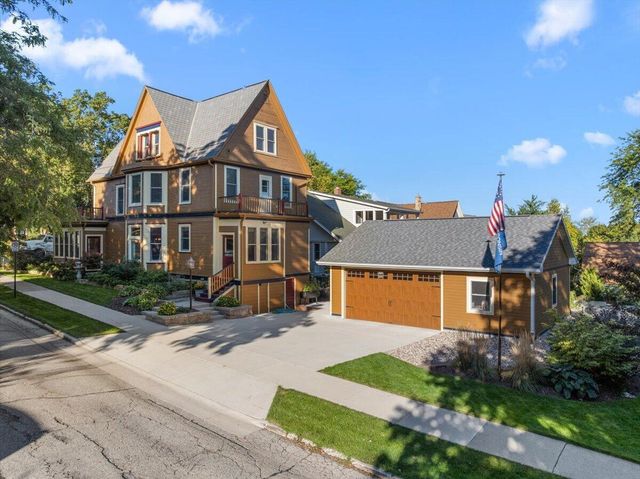 833 Walnut STREET, West Bend, WI 53095