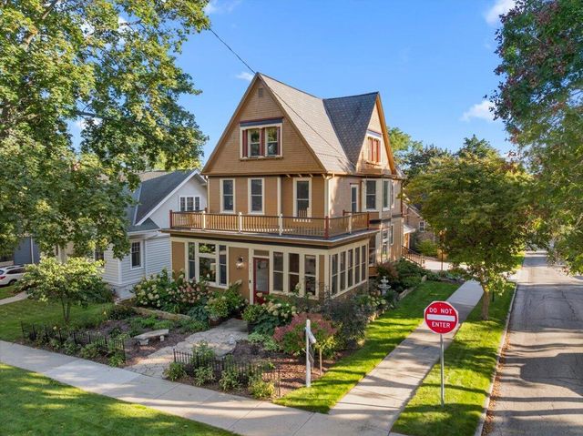 833 Walnut STREET, West Bend, WI 53095