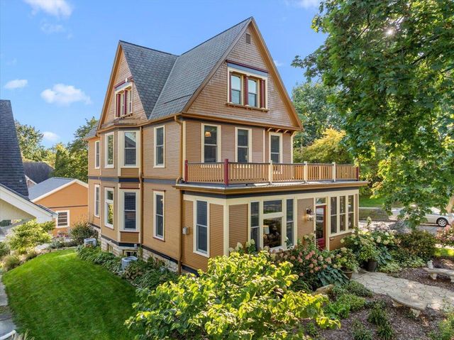 833 Walnut STREET, West Bend, WI 53095