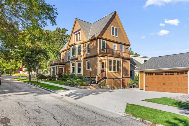 833 Walnut STREET, West Bend, WI 53095