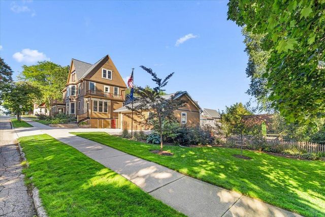 833 Walnut STREET, West Bend, WI 53095