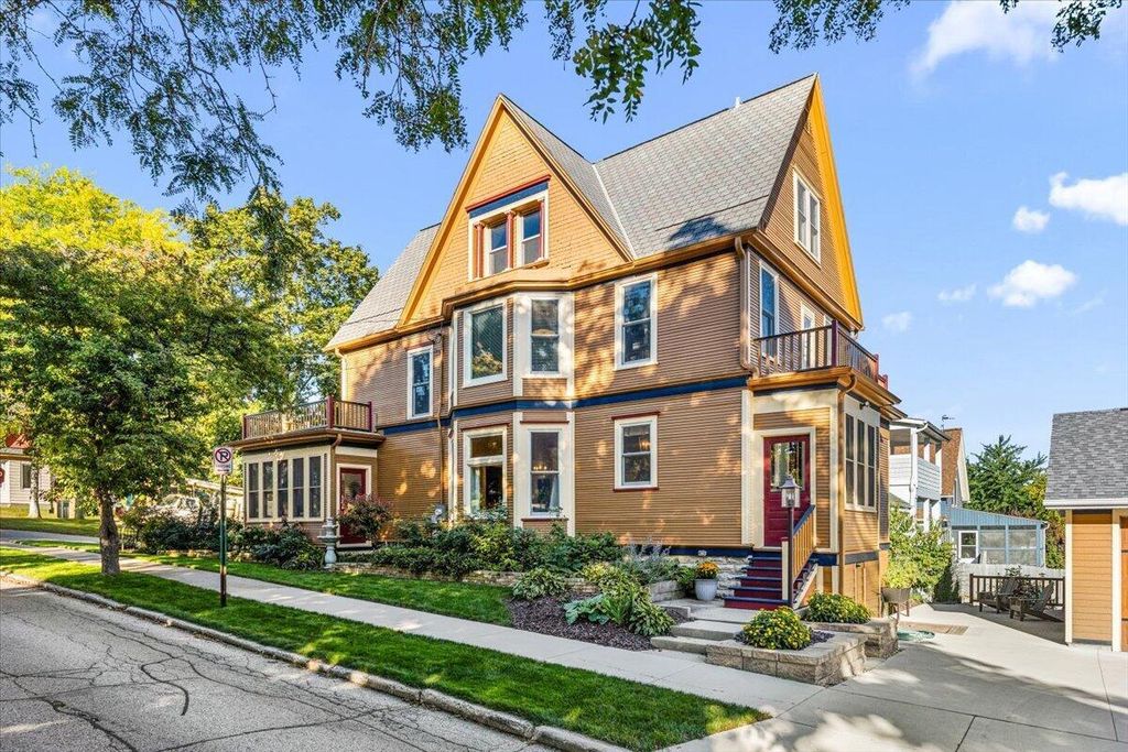 833 Walnut STREET, West Bend, WI 53095