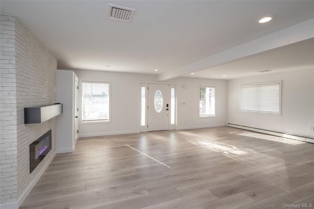 15 Roneck Court, Shirley, NY 11967