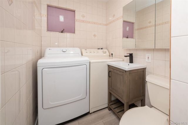 15 Roneck Court, Shirley, NY 11967