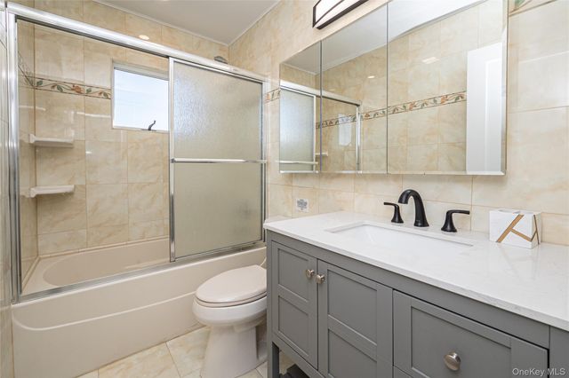 15 Roneck Court, Shirley, NY 11967