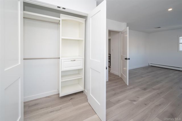 15 Roneck Court, Shirley, NY 11967