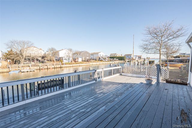 15 Roneck Court, Shirley, NY 11967