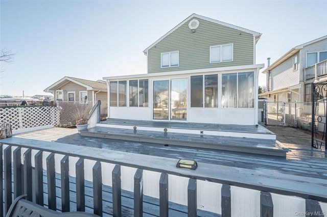 15 Roneck Court, Shirley, NY 11967