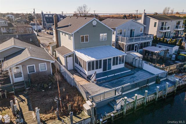 15 Roneck Court, Shirley, NY 11967