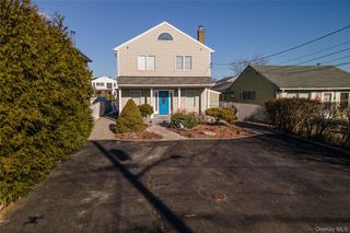 15 Roneck Court, Shirley, NY 11967