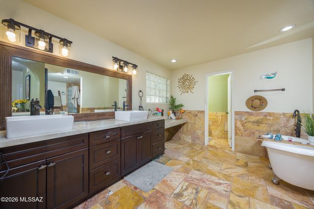 1061 E Canada Vista Place, Oro Valley, AZ 85704