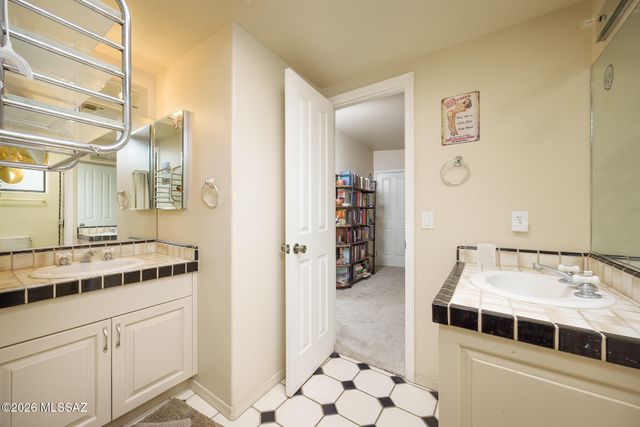1061 E Canada Vista Place, Oro Valley, AZ 85704